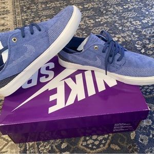 Nike Janoski